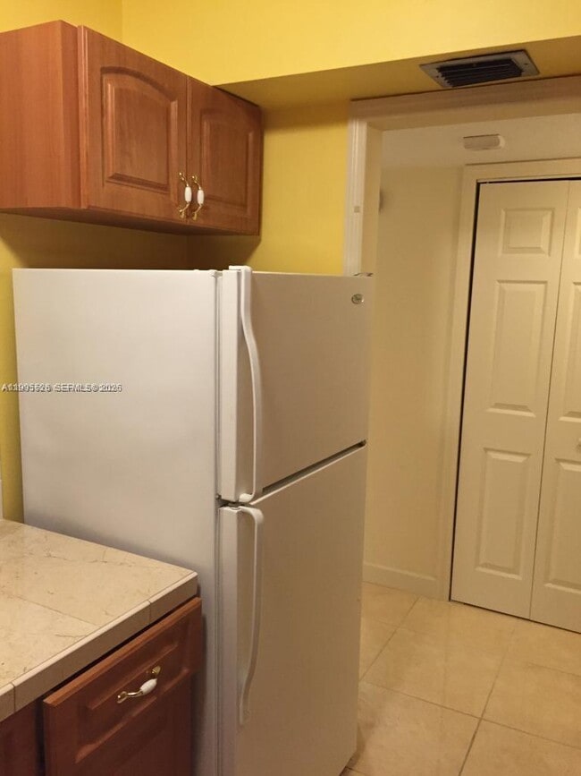 Building Photo - 9301 SW 92nd Ave