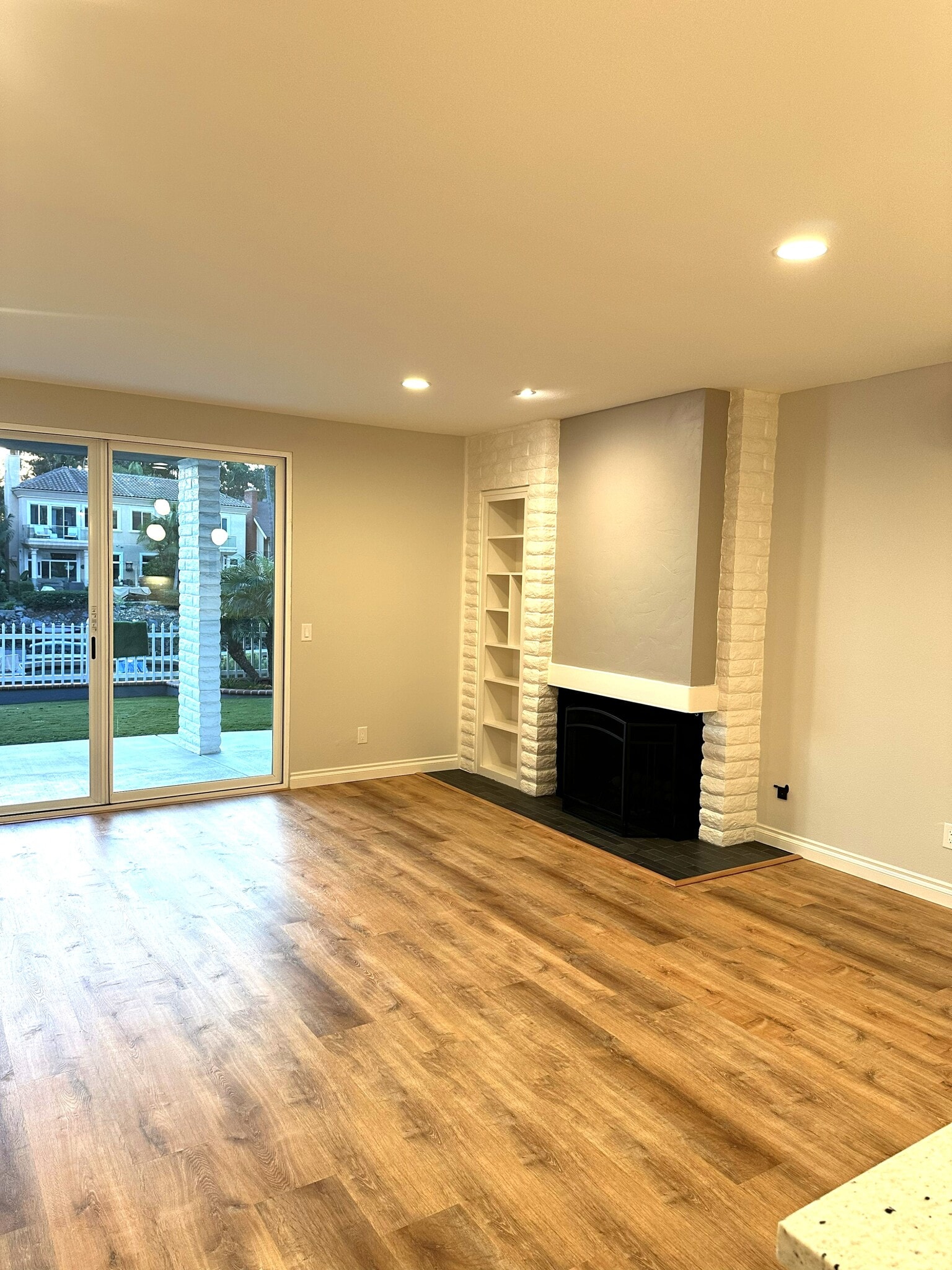Building Photo - 4659 Park Dr