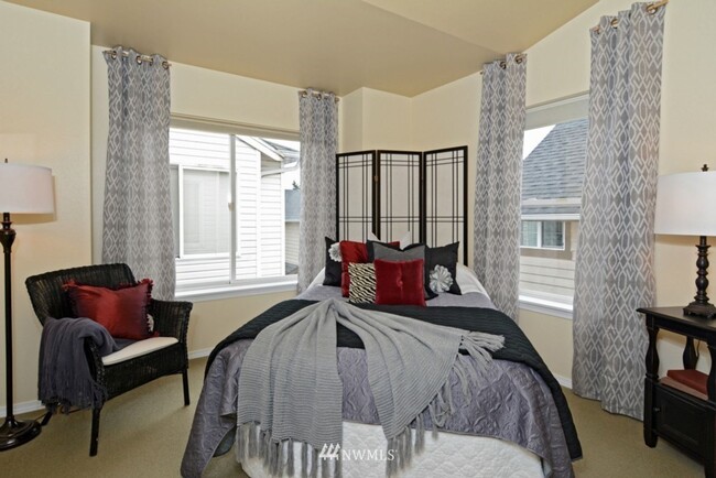 Building Photo - North Greenlake 3-bed 1.75-bath Town House