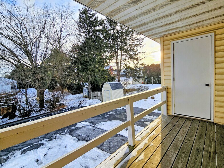 Building Photo - 11 Oriole Dr