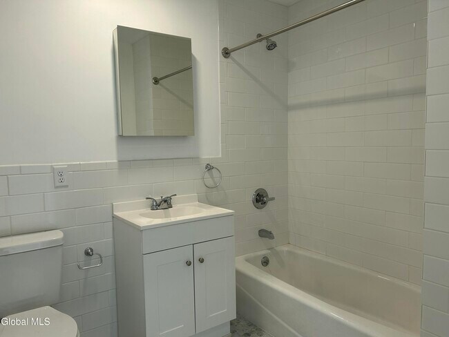 Building Photo - 155 River St