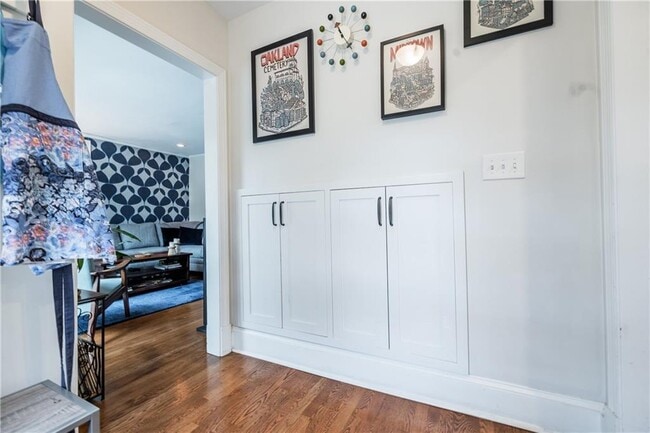 Building Photo - 360 8th St NE