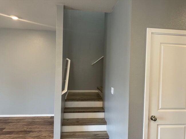 Building Photo - 4 bedroom 2.5 bathroom almost-new house in...