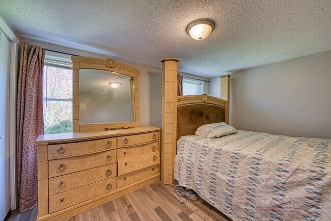 Building Photo - 1246 Somerset Ave