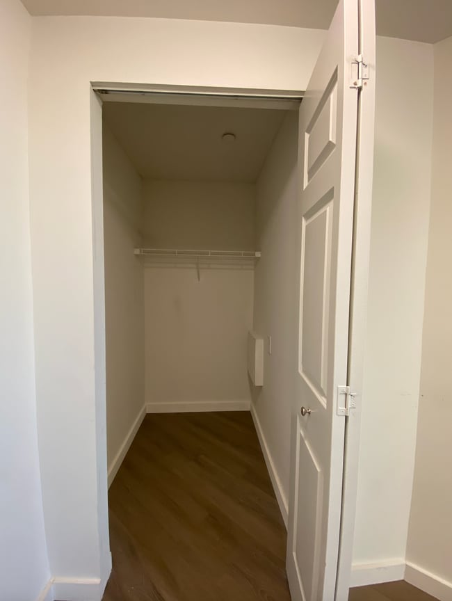 Entrance Walk-in Closet - 35 Hudson St