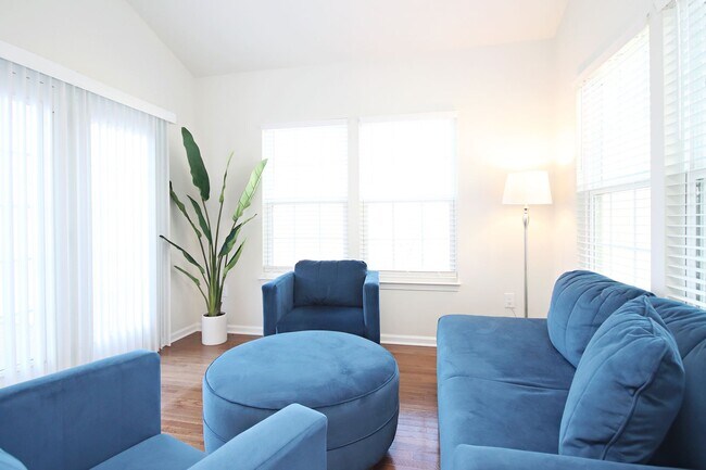 Building Photo - Spacious Pet-Friendly Home Near NGIC