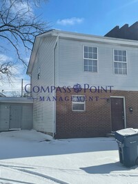 Building Photo - 2BR 1.5 BTH townhouse, First Month's Rent Free!!