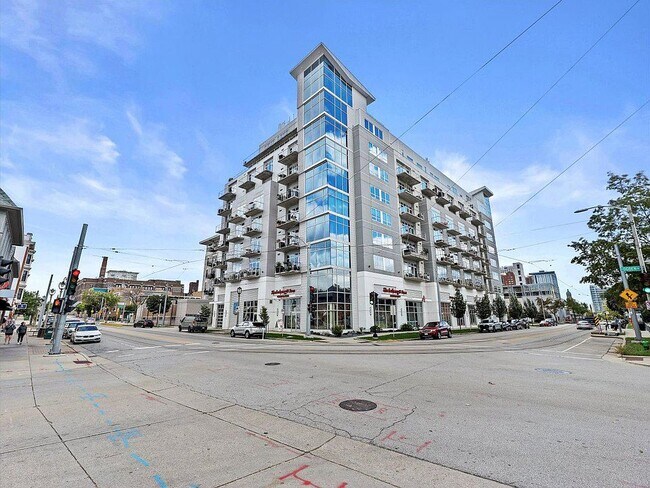 Building Photo - 601 E Ogden Ave