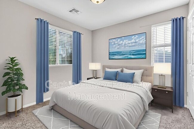 Building Photo - 2544 E Vermont Dr