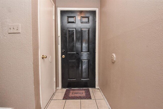 Building Photo - 8405 Wilcrest Dr