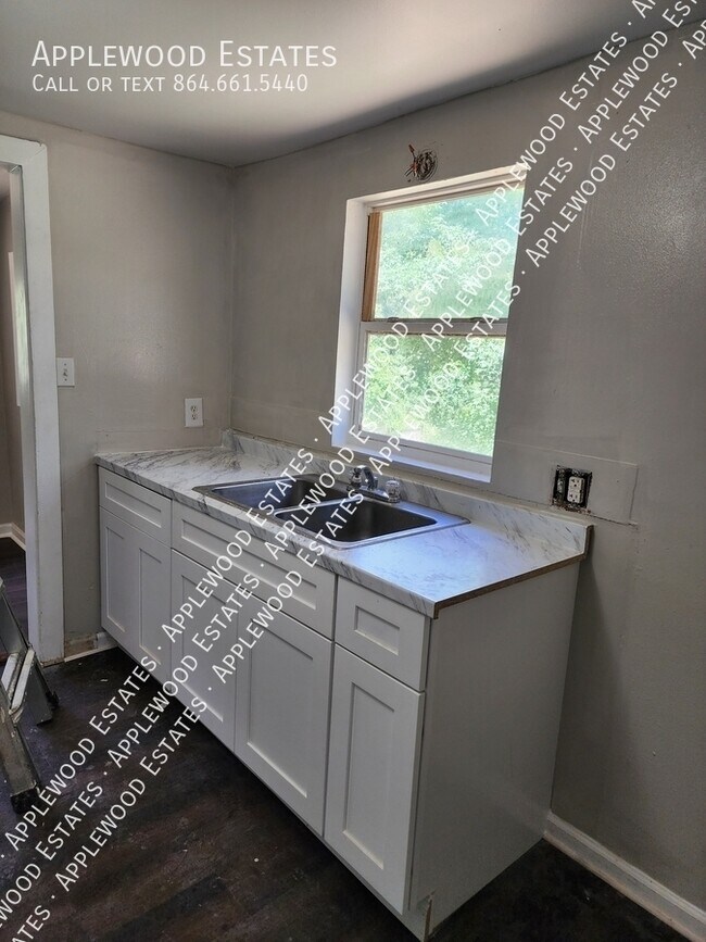 Building Photo - 455 Dogwood Cir