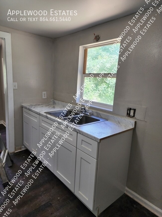Building Photo - 455b Dogwood Cir-