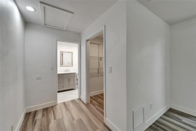 Building Photo - 2552 Bramblewood Dr W