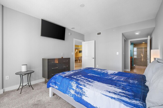 Building Photo - 347 N New River Dr E