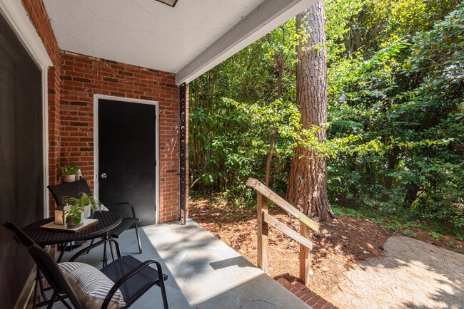 Building Photo - 930 Norland Rd