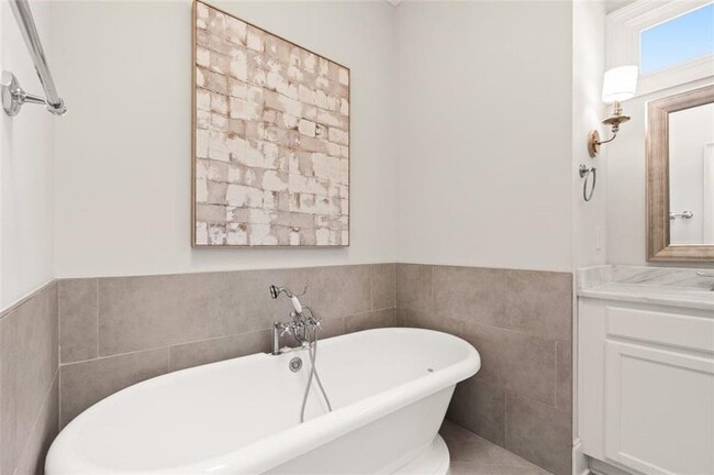 Building Photo - 821 Virginia Park Cir NE