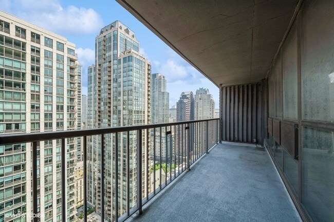 Building Photo - 10 E Ontario St