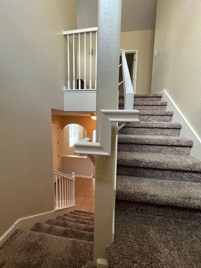 Building Photo - 4 Bedroom NW Fresno Home for Lease