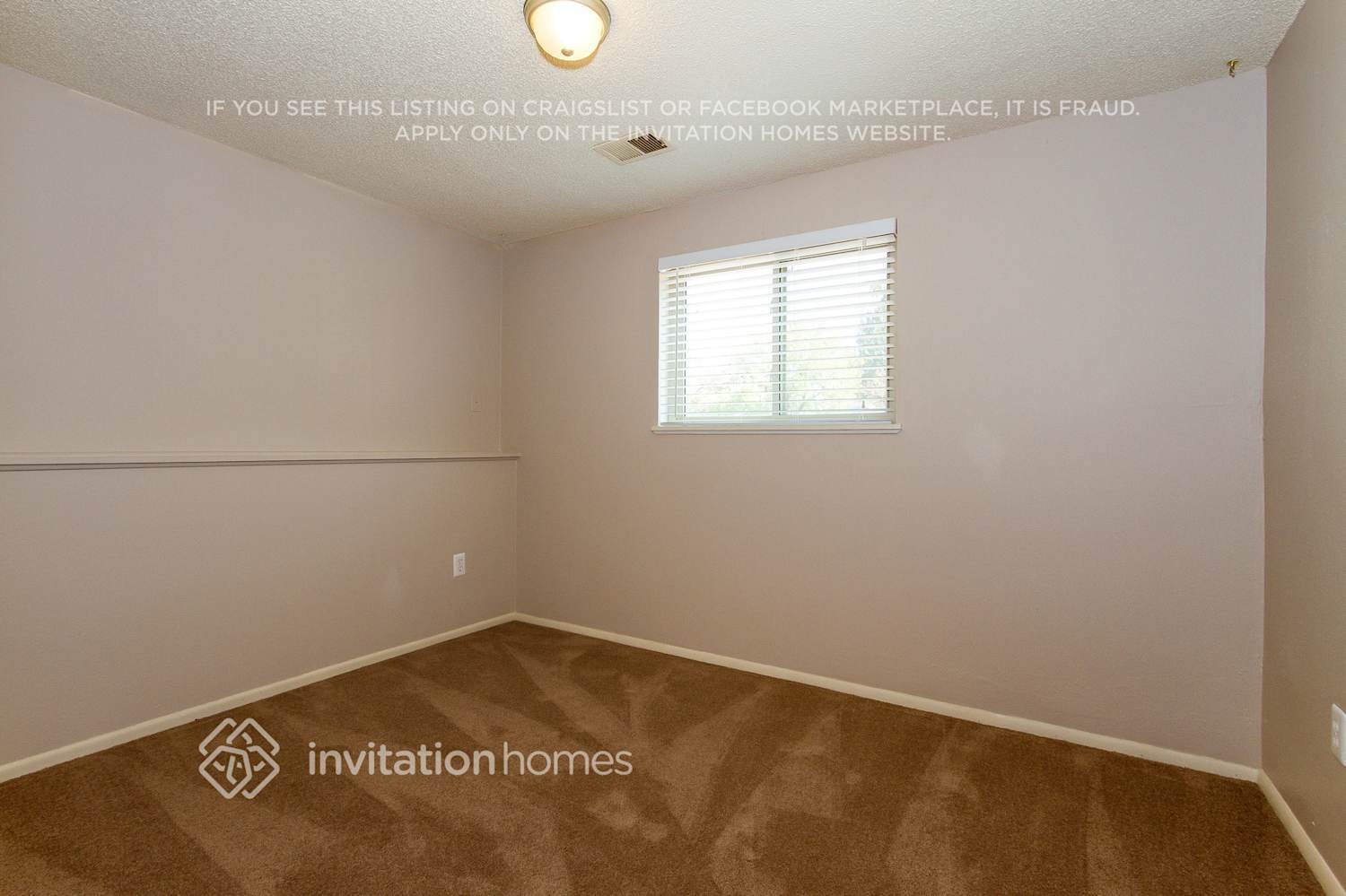 Building Photo - 15871 E Linvale Ave