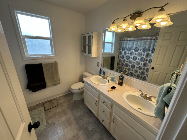 Building Photo - 620 Teton Dr