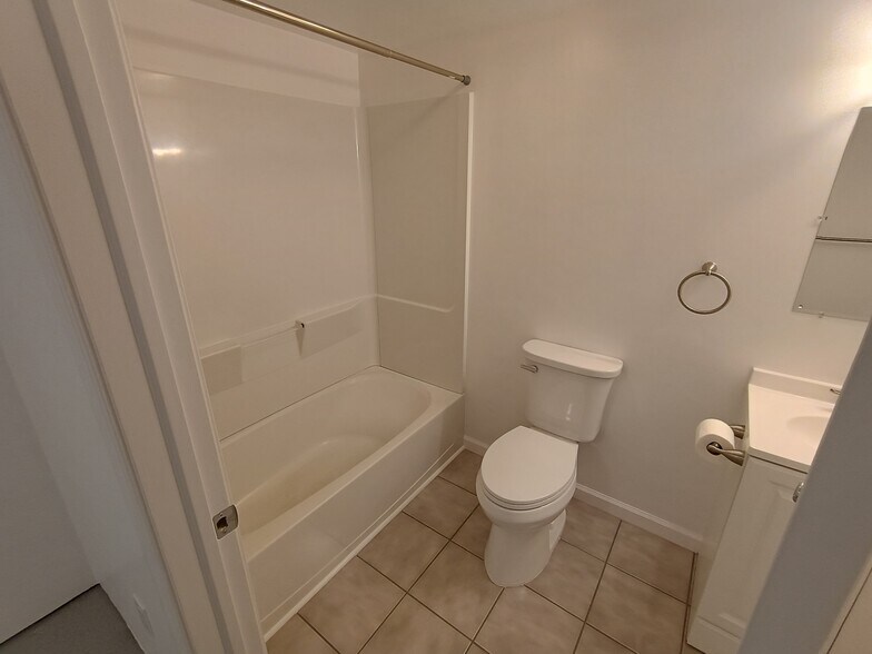 Bathroom 2 - 904 Leslie Ct
