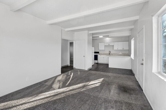 Building Photo - 1106-1112 NE 81st