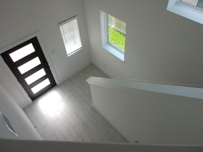 Building Photo - 19293 Hazel Firs Ln