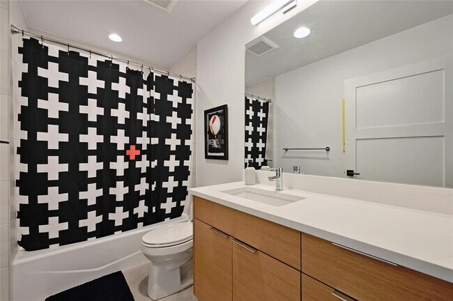 Building Photo - 407 S Park Dr