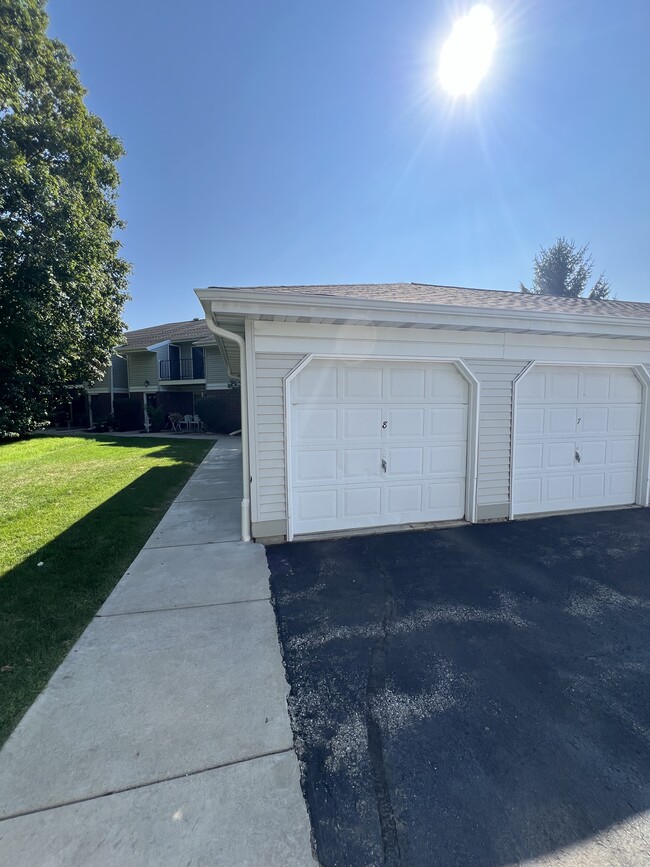 Building Photo - 11043 Ashbury Cir