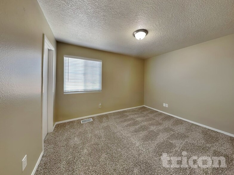 Building Photo - 6407 Black Hawk Dr NE