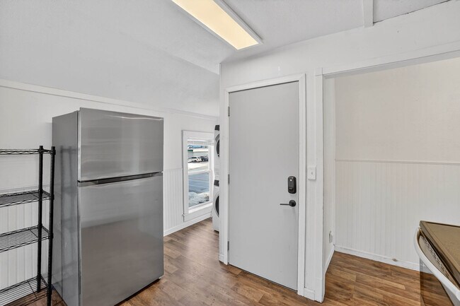 Building Photo - 120 S Main St