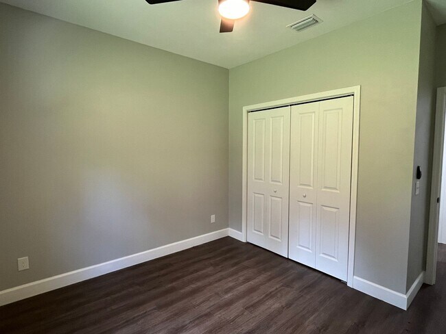 Building Photo - Upgraded New 3 Bedroom, 2 Bath home in Emerald Cove