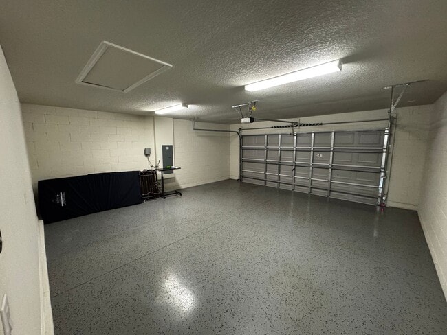 Building Photo - Modern 2023 Construction in Marion Oaks – 3BR/2BA with 2-Car Garage