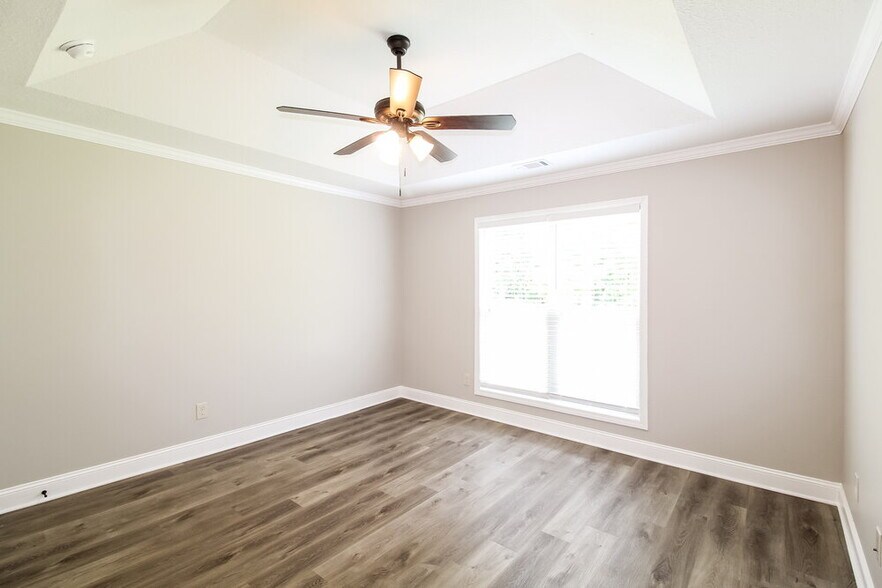 Building Photo - 1680 Deer Creek Ln