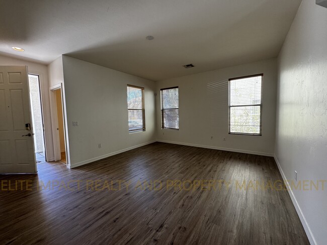 Building Photo - 1133 S Pantano Overlook Dr
