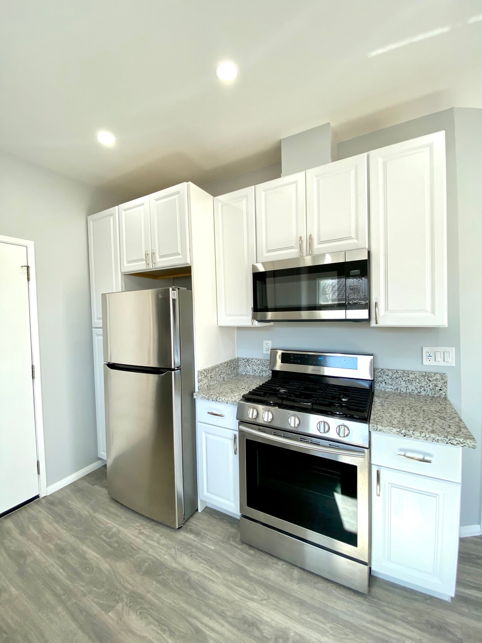 Kitchen - 5451 Brynhurst Ave