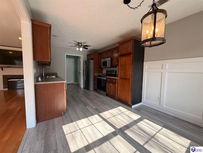 Building Photo - 115 Twin Oaks Dr