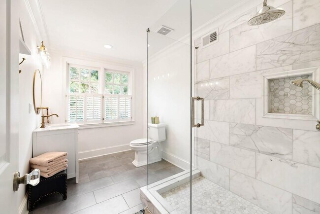 Building Photo - 1737 Barnesdale Way NE