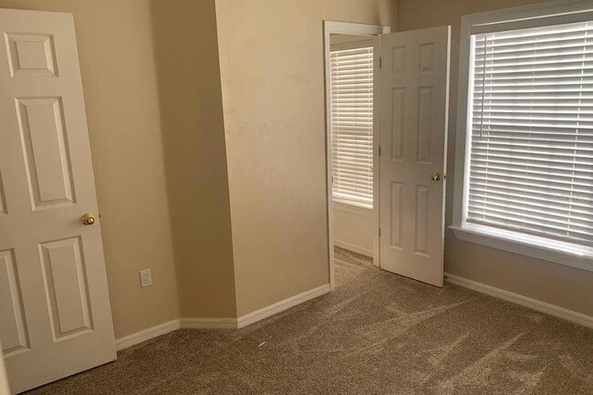 Building Photo - 12755 Sunland Ct