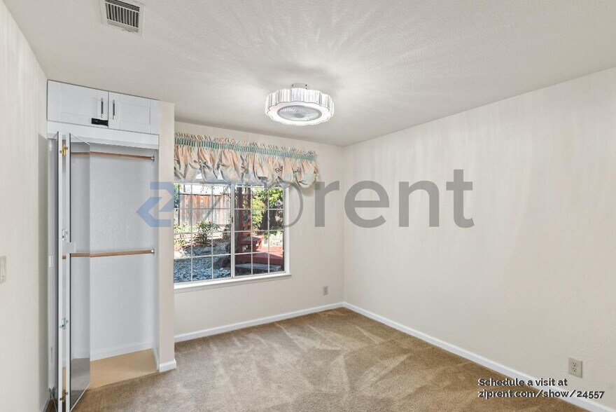 Building Photo - 493 Altamont Dr