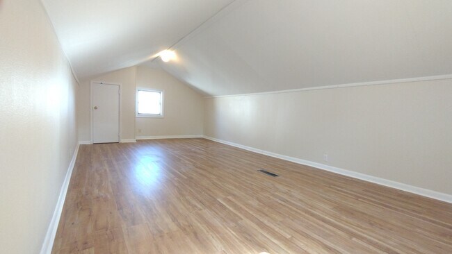 Building Photo - 2551 NE 32nd Pl