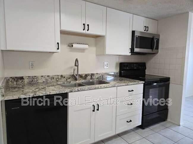 Building Photo - 133 Sabal Ct