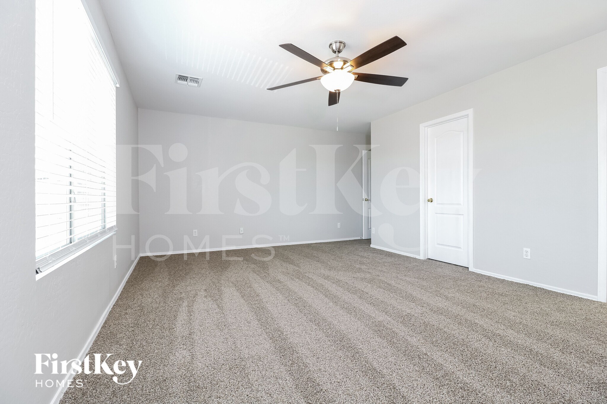 Building Photo - 3256 W Huntington Dr