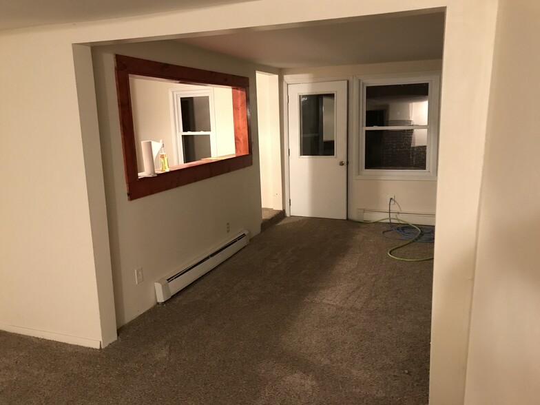Looking towards front door - 567 Walnut St