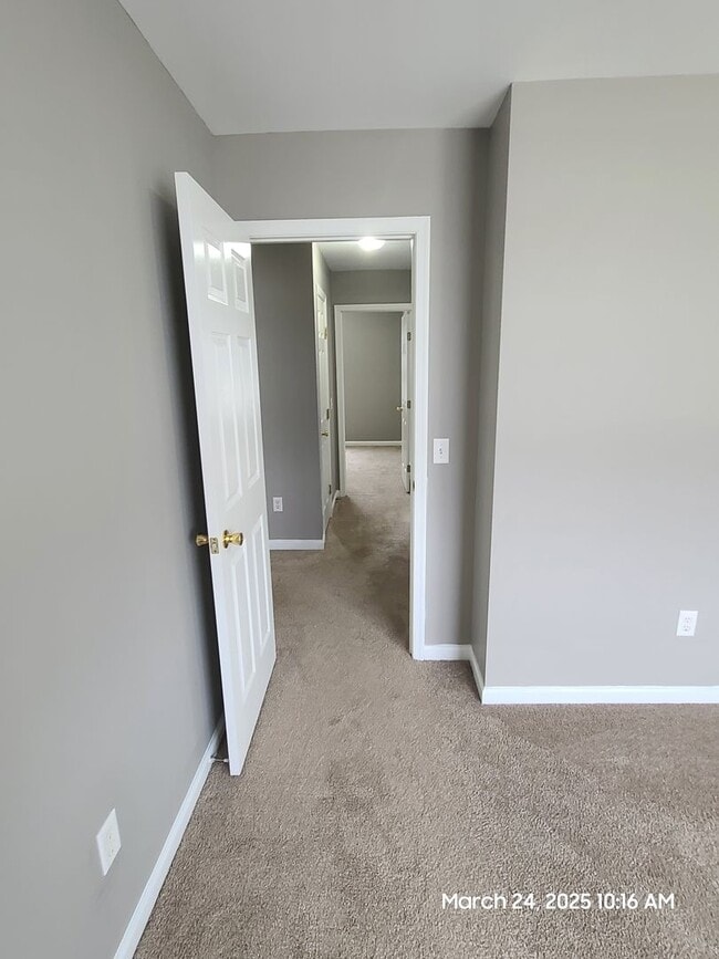 Building Photo - 3 Bedroom Townhome for Rent in Waynesboro