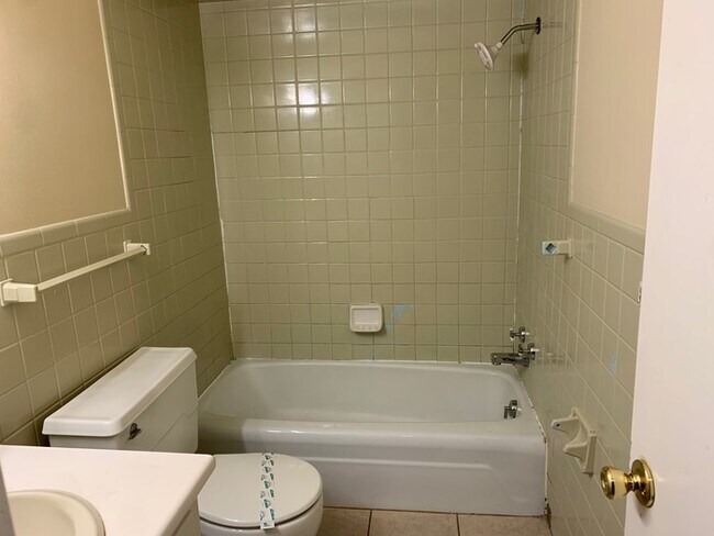 Building Photo - 219 Eisenhower Dr