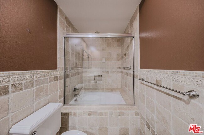 Building Photo - 937 12th St