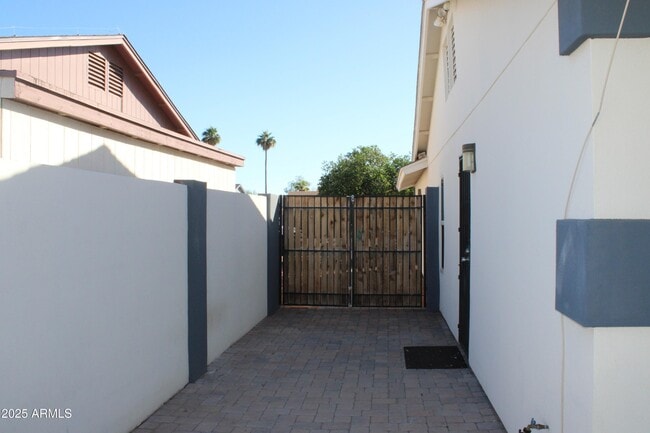 Building Photo - 4046 E Hidalgo Ave