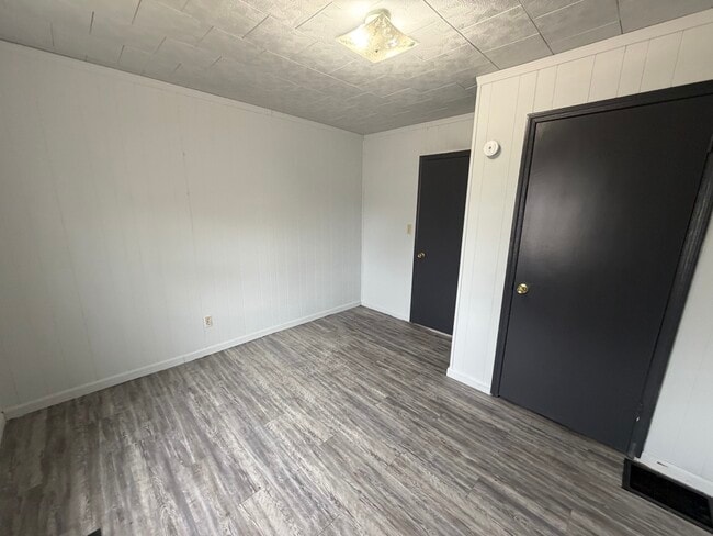 Building Photo - 1002 W Williams St