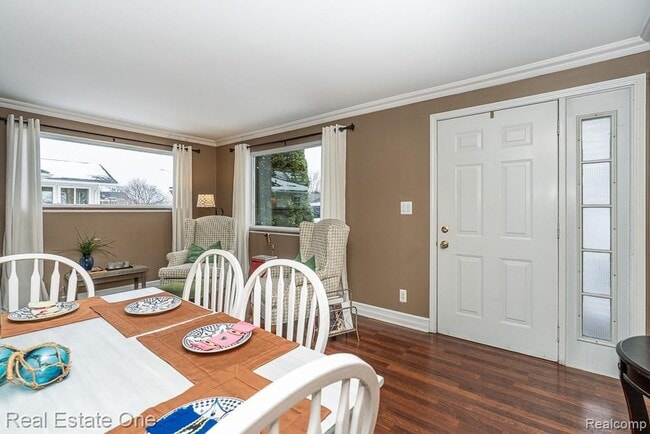 Building Photo - 333 N Helen Ave